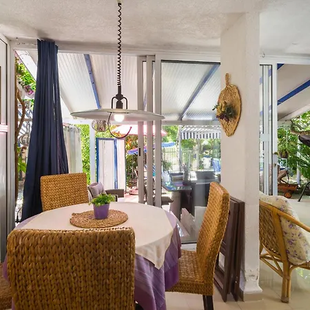 Prázdninový dům 06 *