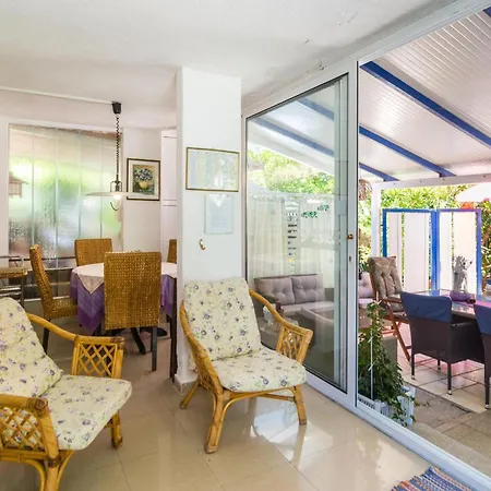 Holiday Home Sucuraj 06