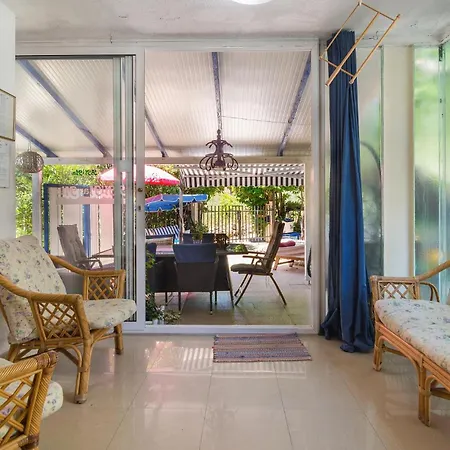 Holiday Home Sucuraj 06 Ferienhaus *