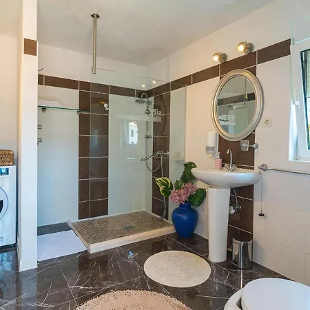 Holiday Home Sucuraj 06 Vikendica